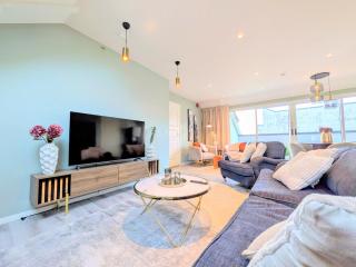 Penthouse in the middle of the city center - 5 bedrooms - fully furnnished and equipped - parking - 5