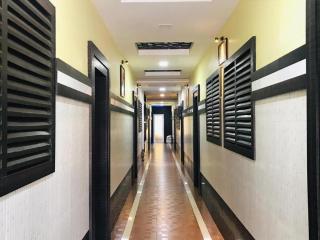 Glitz Hotel Royal Inn- Nr SDM Law College MG - 7