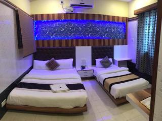 Glitz Hotel Royal Inn- Nr SDM Law College MG - 5