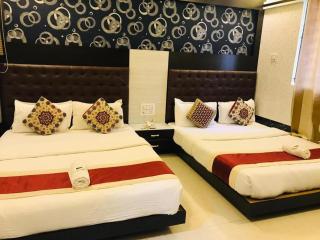 Glitz Hotel Royal Inn- Nr SDM Law College MG - 1