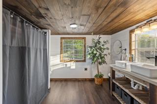 New Unique Tiny Home l Sleeps 6 l Brimstone Access - 9