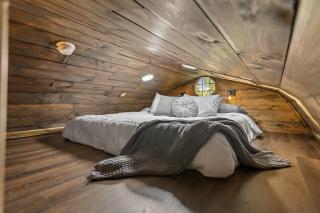 New Unique Tiny Home l Sleeps 6 l Brimstone Access - 4