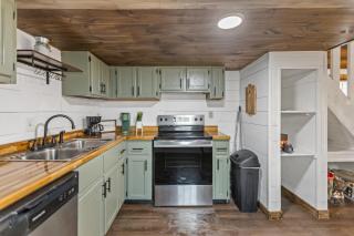 New Unique Tiny Home l Sleeps 6 l Brimstone Access - 2