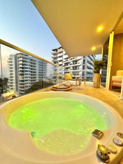 Caribbean Luxury 2BR 2Bth Gem with sea views, hot water and private jacuzzi on balcony - 2