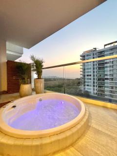 Caribbean Luxury 2BR 2Bth Gem with sea views, hot water and private jacuzzi on balcony - 0