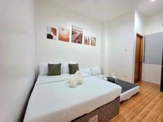 U1 La Guardia Townhouse 2 BR Unit Free Parking near IT Park - 4