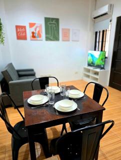 U1 La Guardia Townhouse 2 BR Unit Free Parking near IT Park - 3