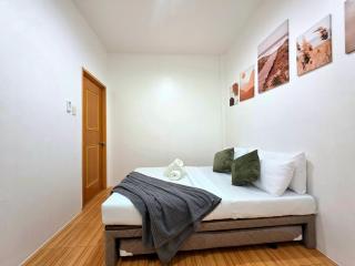U1 La Guardia Townhouse 2 BR Unit Free Parking near IT Park - 1