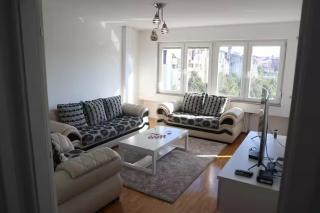 3 Floor Chic Romantic Rose Apartment in Prishtina - 0