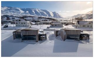 Design House Bakkabud in Grenivík - Waterfront with Outdoor Hot Tub - by Nollur - 8