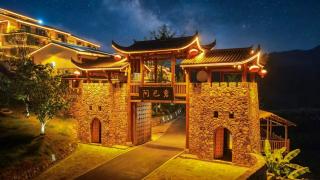 Zhangjiajie Fantasy Valley Resort Customized travel itineraries free shuttle service to the North and West Gates of the National Forest Park, and complimentary traditional ethnic costume try-on - 9