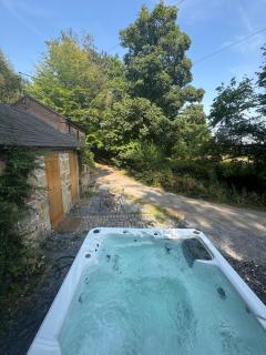 Woodland, Canal & Lakeside Cottage - 9