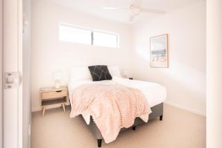 Spacious 4BR Hope Island Retreat, Pet Friendly - 5