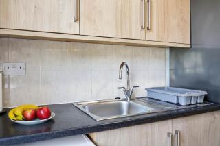 New 3BR Town Centre Rugby Flat, near Train Station, with Parking - 1