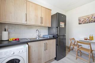 New 3BR Town Centre Rugby Flat, near Train Station, with Parking - 2