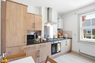New 3BR Town Centre Rugby Flat, near Train Station, with Parking - 5