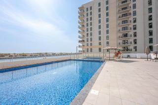 Modern and Spacious 4BR Retreat at Water's Edge Yas Island - 3