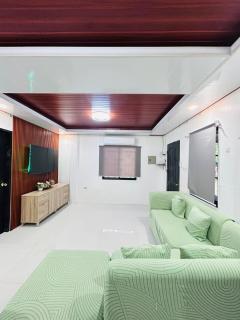 Zac's Guest House - 5