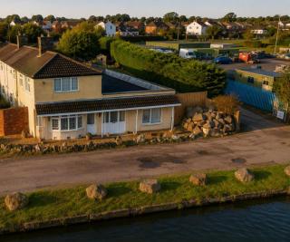 Spacious Canalside Cottage - Games Room - Dog Walks - 2