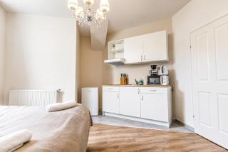 Trendy Studio near Westbahnhof with Kitchenette & Smart TV - 6