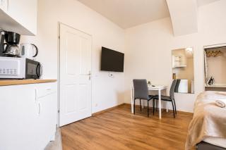 Trendy Studio near Westbahnhof with Kitchenette & Smart TV - 9