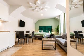 8-Min Walk to Westbahnhof - King Studio with Washer - 0
