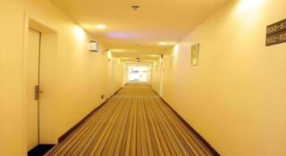 7 Days Inn Guiyang Qianlingshan Park Beijing Road Metro Station - 1