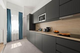 Chic 2BR Loft Steps from Great Synagogue Budapest - Budapest - 5