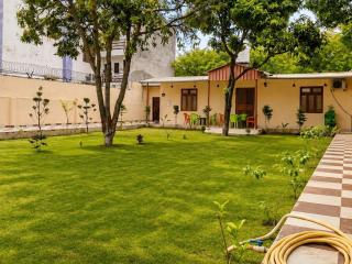 A2 Villa by JMD - Peaceful Stay Near Expo Mart - 0