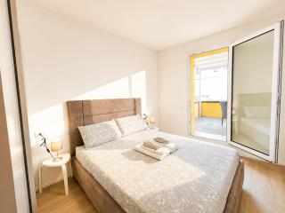 Elegant One-Bedroom Apartment with Private Terrace- steps from Basilica del Santo - 0