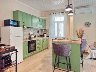 The Emerald Vintage Apartment Mytilene - 2