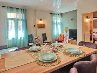 The Emerald Vintage Apartment Mytilene - 3