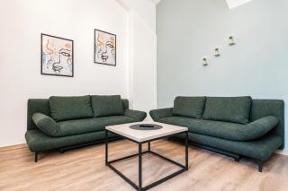 8-min Walk to Westbahnhof Chic 1BR Apartment - 5