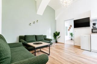 8-min Walk to Westbahnhof Chic 1BR Apartment - 3