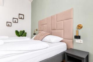 8-min Walk to Westbahnhof Chic 1BR Apartment - 2