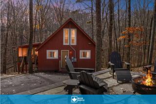 Fireplace, Fire Pit, Deck, WiFi & Pool Access - 0