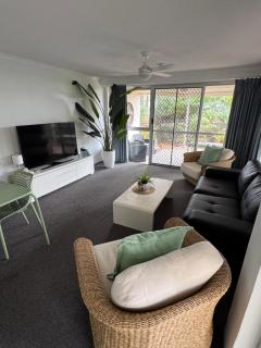 Surfers Beachside Retreat - 1