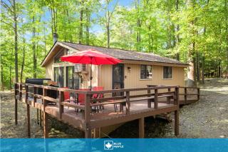 Hot Tub Fire Pit Deck Grill w Resort Amenities - 0