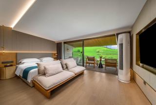 Floral Lux Hotel--Panoramic View of Terrac,Sunrise, Heated Pool & Affordable Luxury - 3