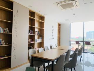 Tayastay - High Floor 2BR Apt with Pool View - Near VSIP & Mall - 7