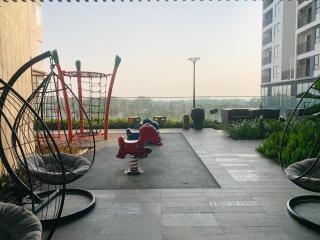 Tayastay - High Floor 2BR Apt with Pool View - Near VSIP & Mall - 3