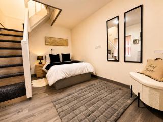 Flat 5 min From Stadium - 8