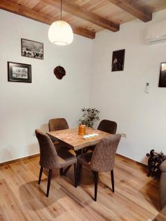 Small Stone Cottage - 3