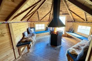 Little Lake Lodge Retreat Sleeps 2 with Parking - 9