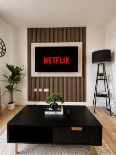 MODERN & STYLISH Bedford Apartment, SLEEPS 5, 2 FREE PARKING, QUIET LOCATION, 2 BED 2 BATH, 4 Separate Beds & Near M1 - 7
