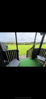 Little Lake Lodge Retreat Sleeps 2 with Parking - 8