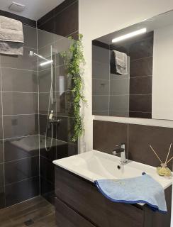 2-bedroom apartment with sea view and rooftop pool - 4