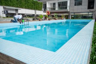 Luxurious Urban 2 bedroom with gym & pool - 9