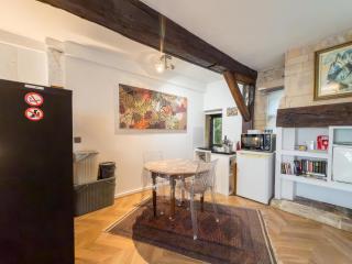 Independent Master suite, 18th century home - 5