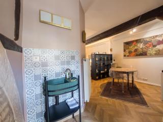Independent Master suite, 18th century home - 2